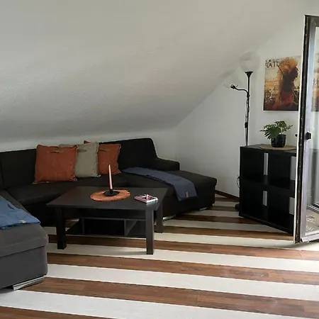Direkt Am Kanal. Apartment Seelze