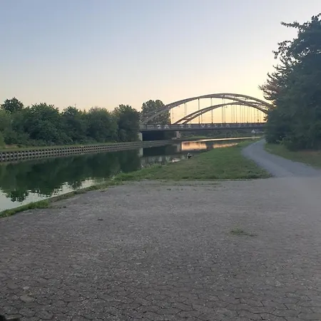 Direkt Am Kanal. Seelze