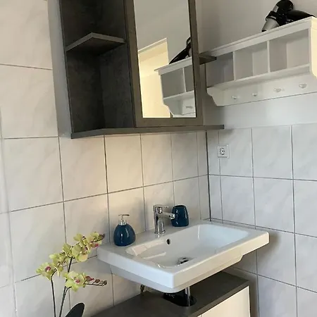 Apartment Direkt Am Kanal. Seelze