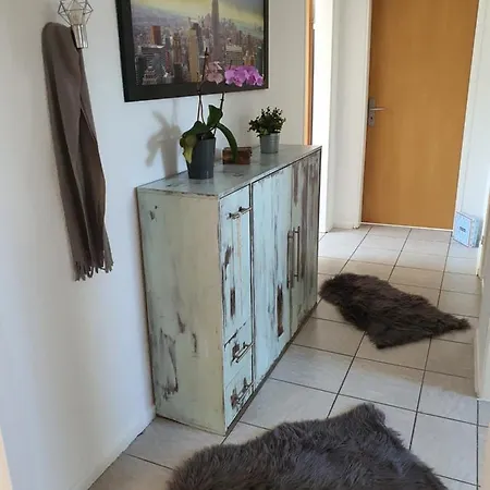 Direkt Am Kanal. *