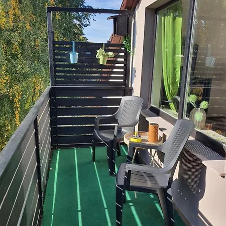 Direkt Am Kanal. Apartment Seelze
